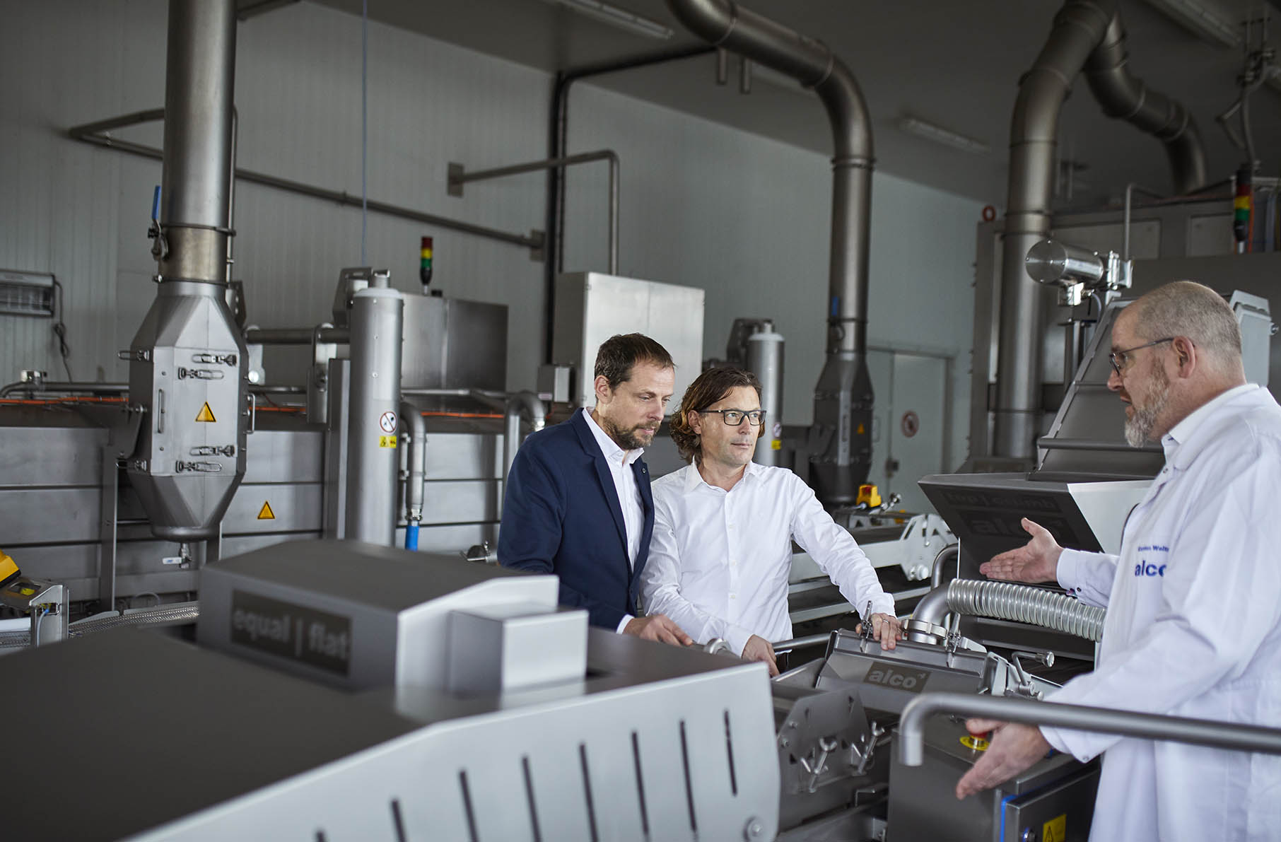 Kundengespräch im Technikum von alco food machines