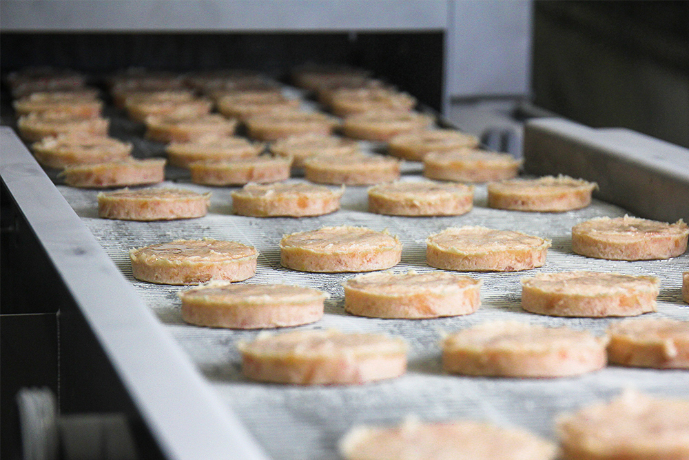 Chicken Patties out of the Forming machine AFM by alco food machines