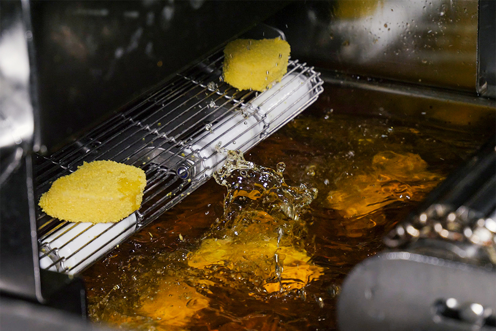 Chicken Nuggets in der Fritteuse von alco food machines